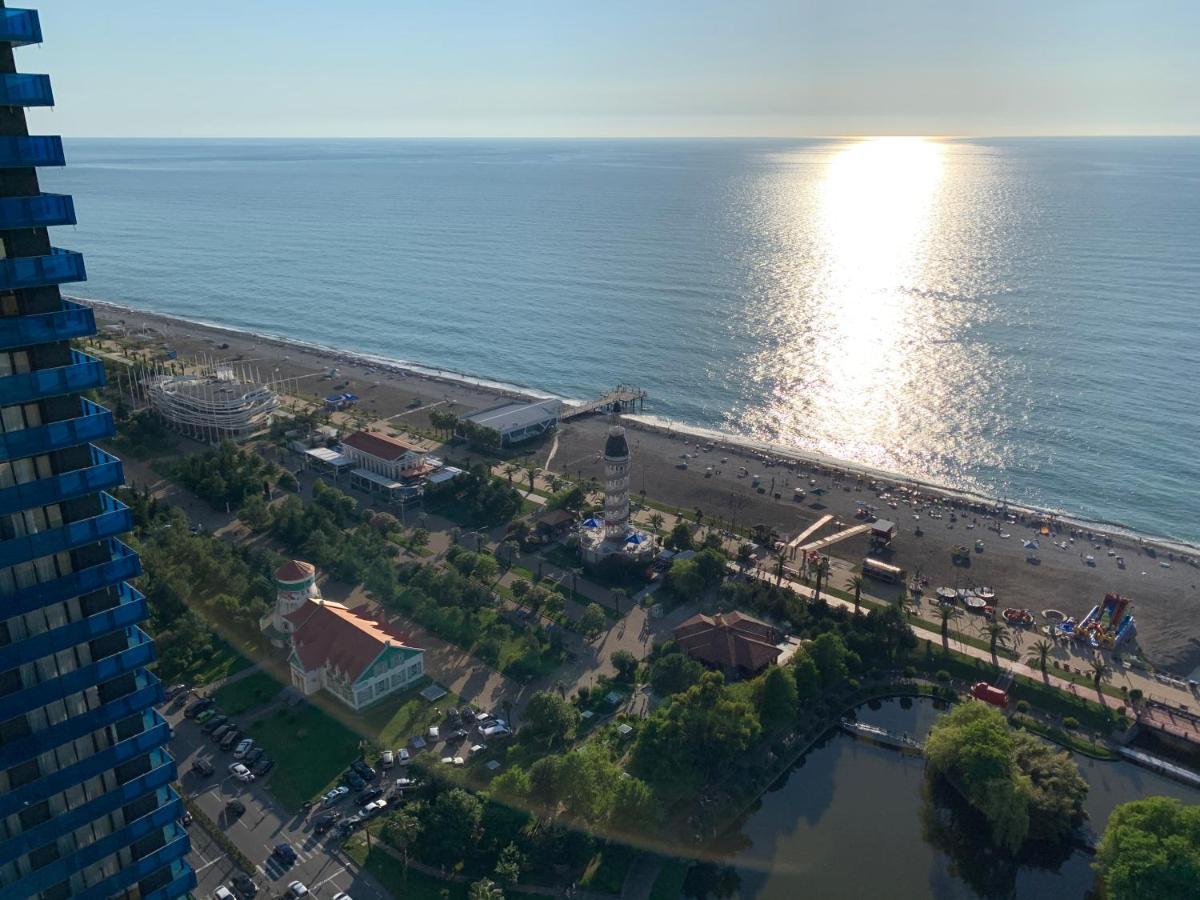 Orbi City Land Apartment Batumi Bagian luar foto