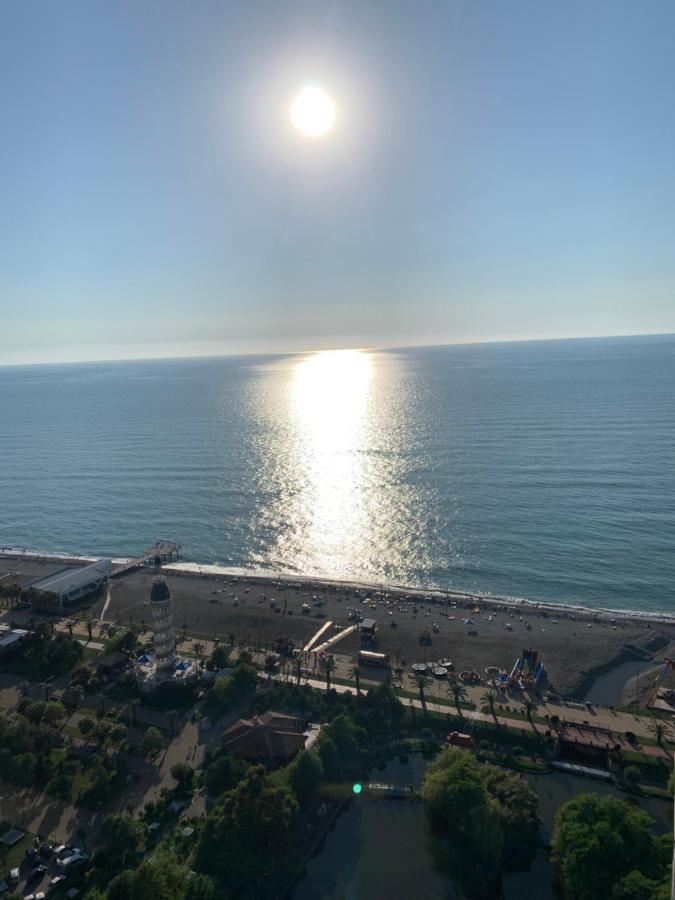 Orbi City Land Apartment Batumi Bagian luar foto